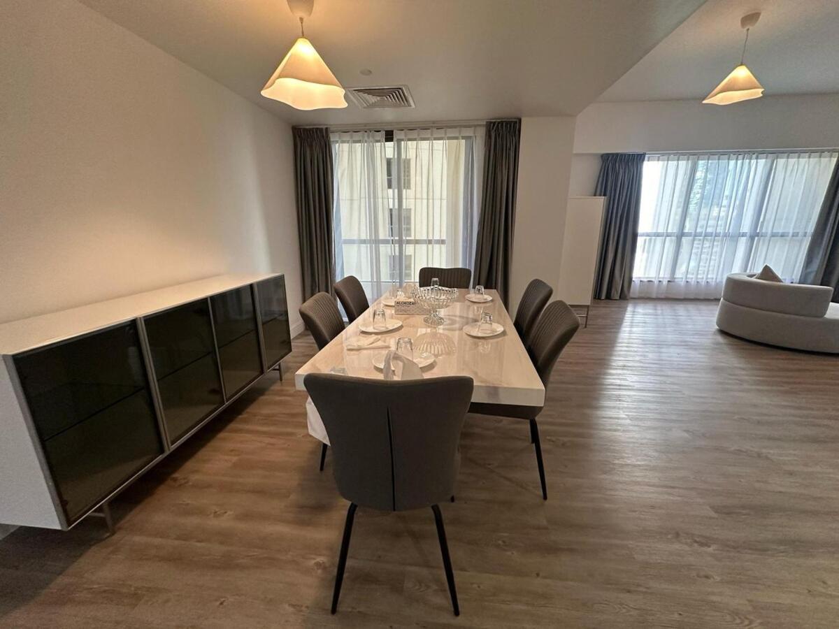 Partial Sea And Marina View 3br Apartment, Dubai