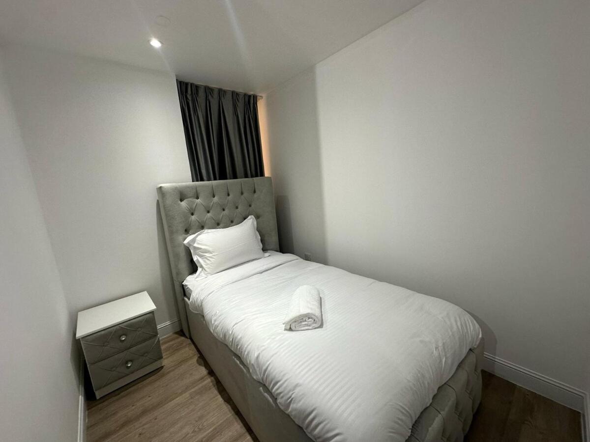 Partial Sea And Marina View 3br Apartment, Dubai